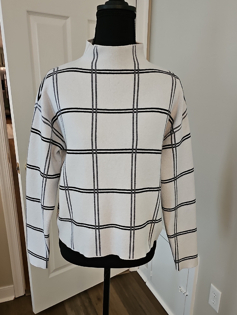 Sweater - Picture 3 of 16